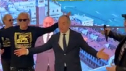 Al Vinitaly Luca Zaia “balla” l’inno che omaggia il Veneto