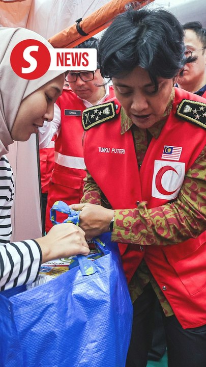 Putra Heights inferno: Victims receive essential items from Red Crescent