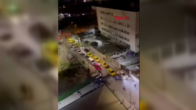 Avcılar’da yurt önünde taksici öğrenci kavgası kamerada