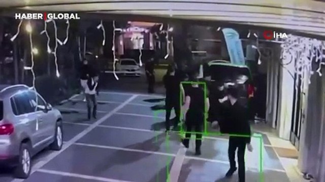 İstanbul'un göbeğindeki gece kulübü önünde silahlı çatışma! 1 ölü, 1 yaralı