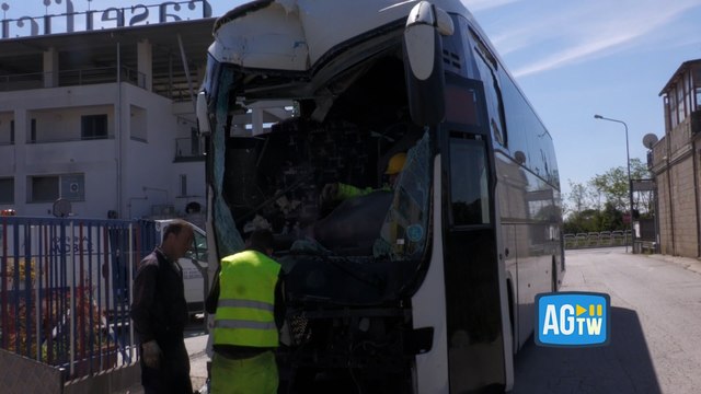 A1, incidente tra camion e bus con bimbi in gita: 6 persone in ospedale