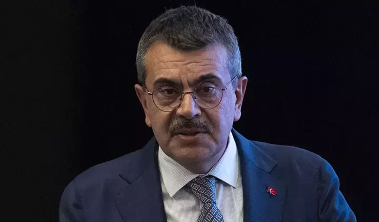 Milli Eğitim Bakanı Yusuf Tekin'den okulların erken kapanacağı iddialarına yalanlama