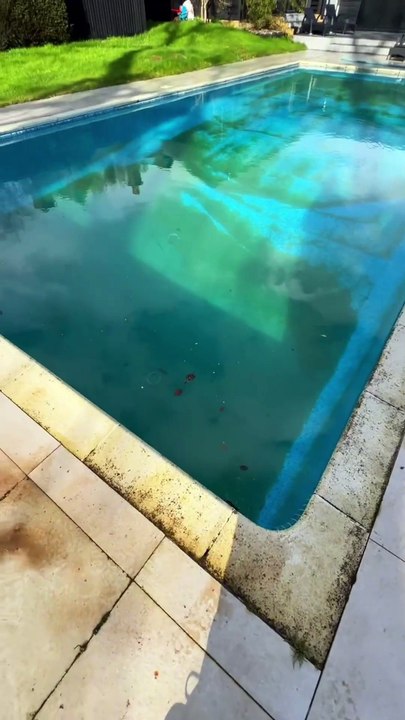 je nettoie ma petite piscine