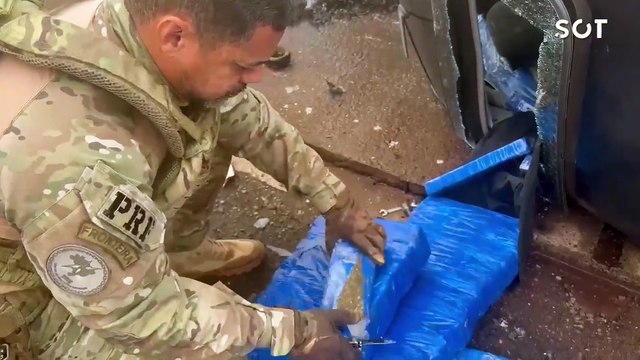 Carro carregado com maconha tomba ao fugir da PRF na BR-163 no distrito de Sede Alvorada, em Cascavel