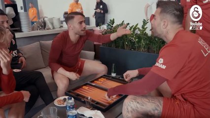 Yunus Akgün ve Barış Alper tavla oynadı, ortalık fena karıştı!