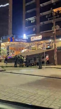 VEJA: Carro capota na avenida Beira-Mar em Fortaleza