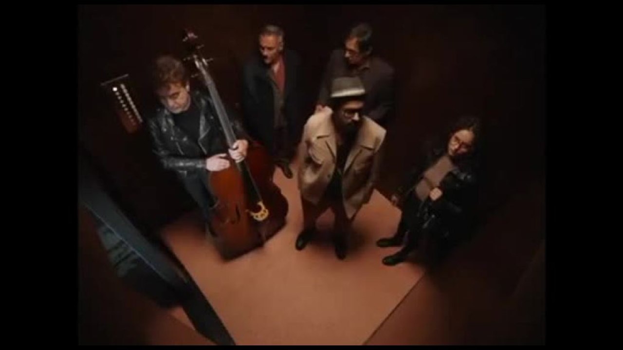 John De Leo in ascensore in "Love Me Tender" (con Paolo Fresu)