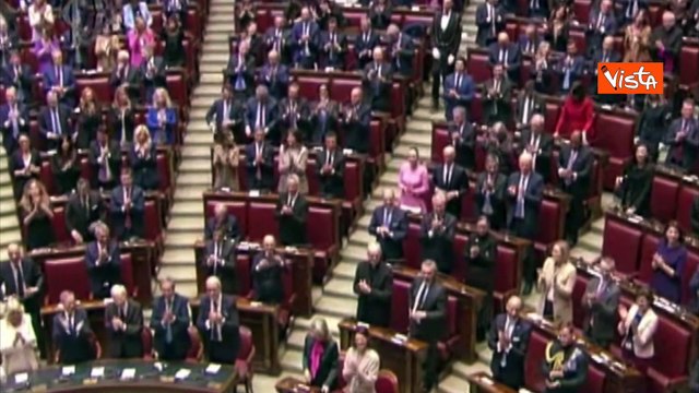 Re Carlo III conclude discorso alla Camera citando Dante: E quindi uscimmo a riveder le stelle