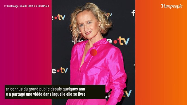 On ne le savait pas mais Caroline Roux n'a pas toujours été journaliste : elle lève le voile sur la période ultra heureuse qu'elle a vécue plus jeune
