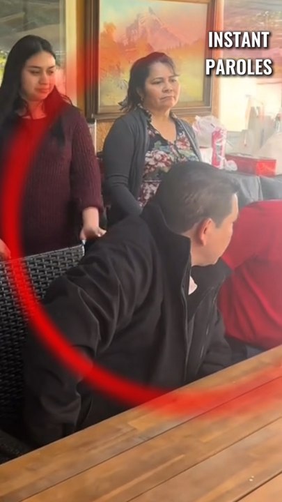 Ces parents rendent visite à leur fils après 22 ans sans s’être vus