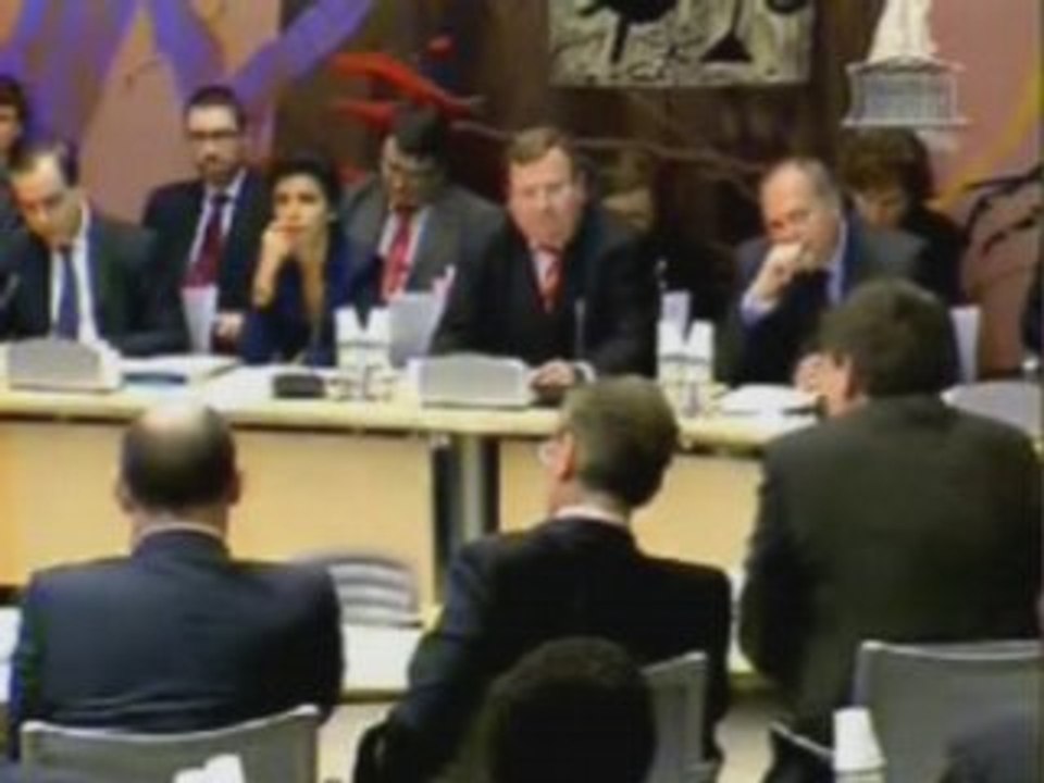 Montebourg élève le débat sur les institutions - part 2