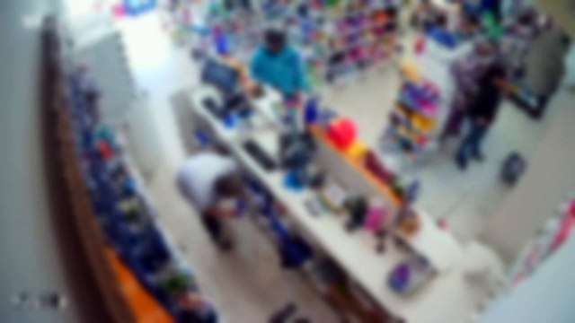 Após sequência de roubos de veículos e farmácias, dupla é presa em flagrante pelos crimes em Curitiba; veja vídeo