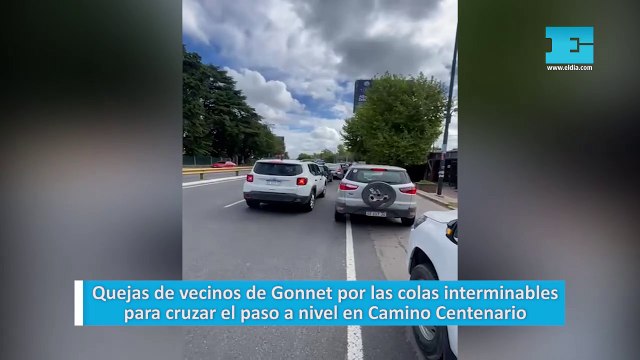 Quejas de vecinos de Gonnet por las colas interminables para cruzar el paso a nivel en Camino Centenario