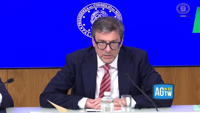 Giorgetti: «Possibili circostanze peggiorative per la crescita, dimezzate le stime al +0,6%»