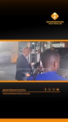 Leonel Fernández llega a la funeraria Jardín Memorial para rendir homenaje a Octavio Dotel