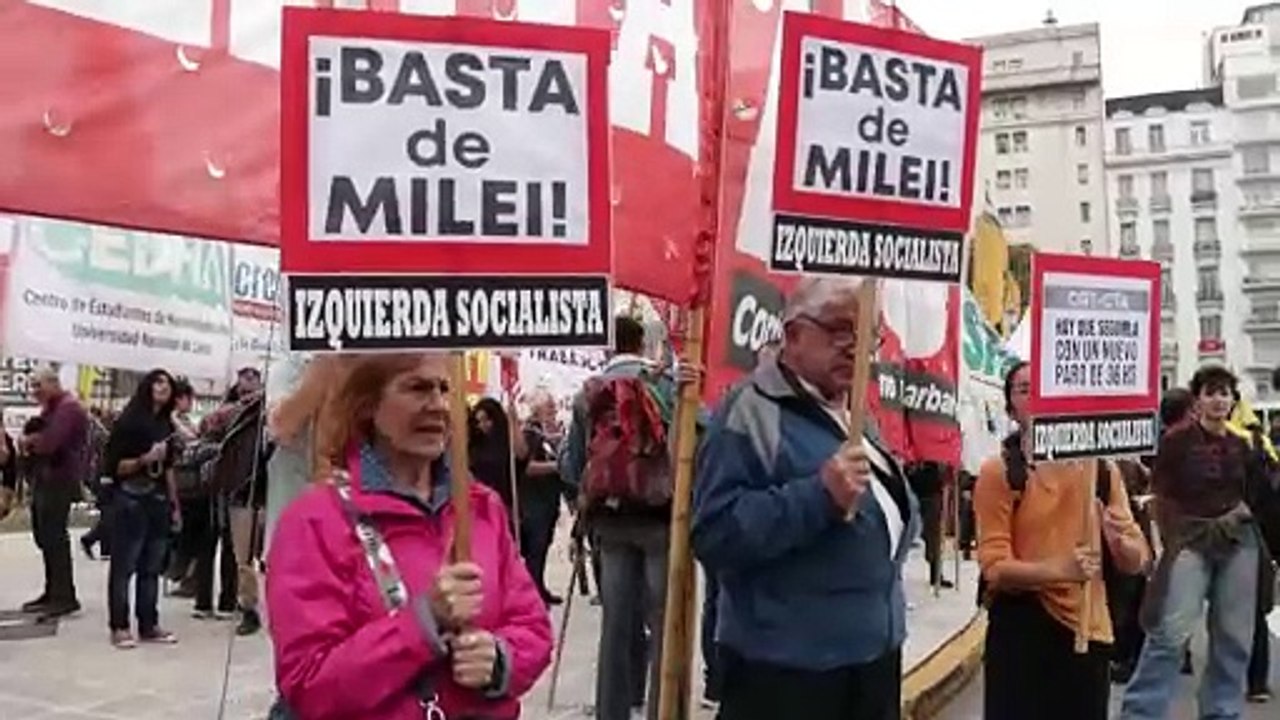 Milei afronta tercera huelga general en Argentina a la espera de acuerdo con FMI