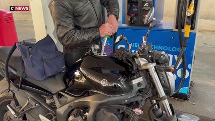 Carburant : le prix du baril de pétrole au plus bas depuis 2021