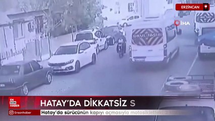 Hatay'da sürücünün kapıyı açmasıyla motosikletteki 2 kişi yere yığıldı