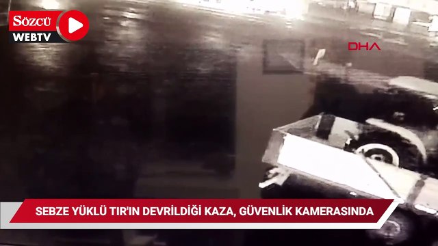 Sebze yüklü TIR'ın devrildiği kaza, güvenlik kamerasında