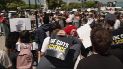 USA: chercheurs et étudiants de UCLA manifestent contre Trump