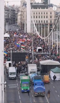 ¿Qué hay detrás de las manifestaciones que bloquean un famoso de Hungría?