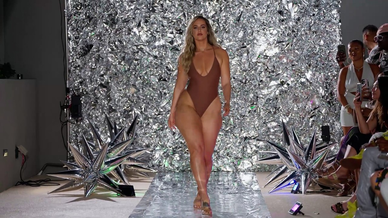 Marissa Dubois in Stunning 4K Slow Motion | Miami Art Basel Fusion Fashion