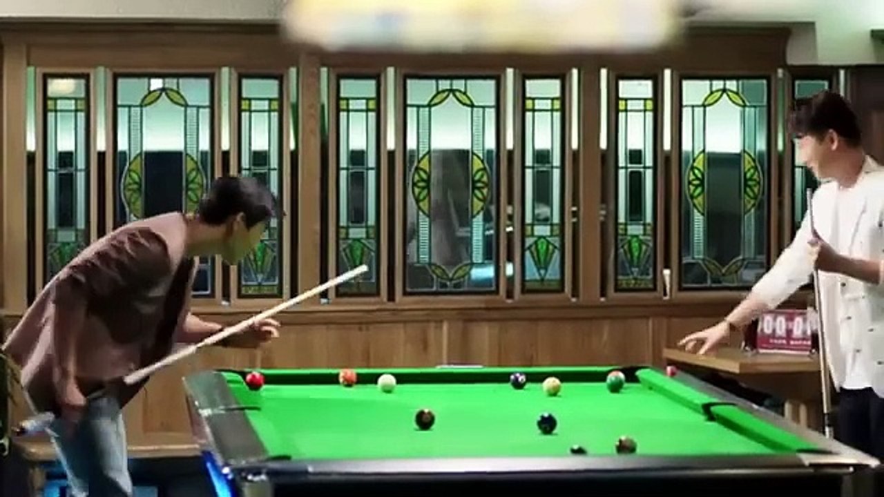 The man the girl saved from a car accident turned out to be the CEO, and her fate changed！