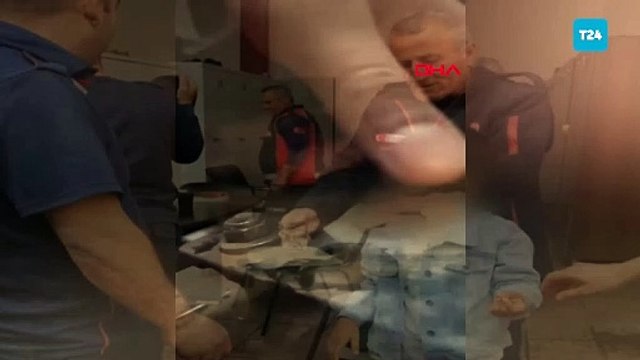 Çocuğun minibüs koltuğundaki vida deliğine sıkışan parmağını itfaiye kurtardı