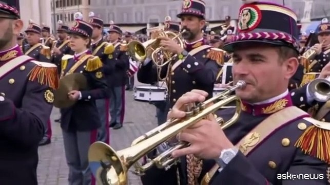 Roma, alla Festa della Polizia i bambini cantano l'inno di Mameli