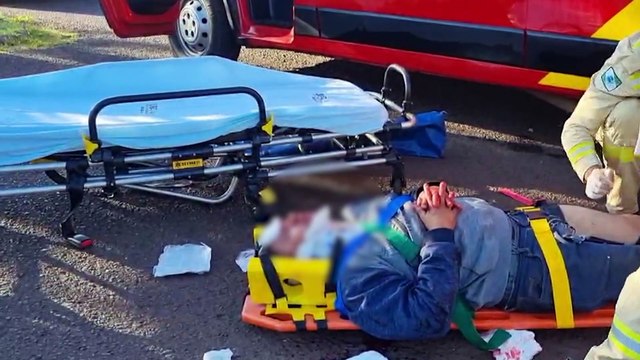 Homem sofre ferimentos graves ao colidir patinete contra Palio no Pioneiros Catarinenses