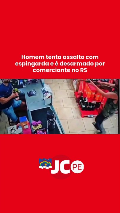 Homem tenta assalto com espingarda e é desarmado por comerciante no RS