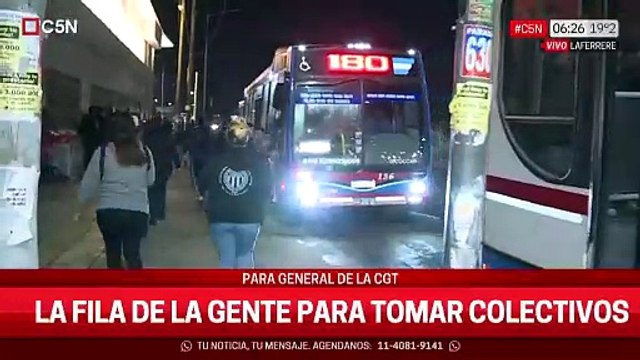 Colectivos desbordados y decenas de pasajeros que no llegan a subirse por la cantidad de gente que viaja