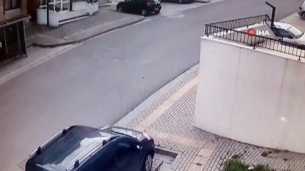 Bursa'da başıboş köpekler küçük çocuğa büyük korku yaşattı