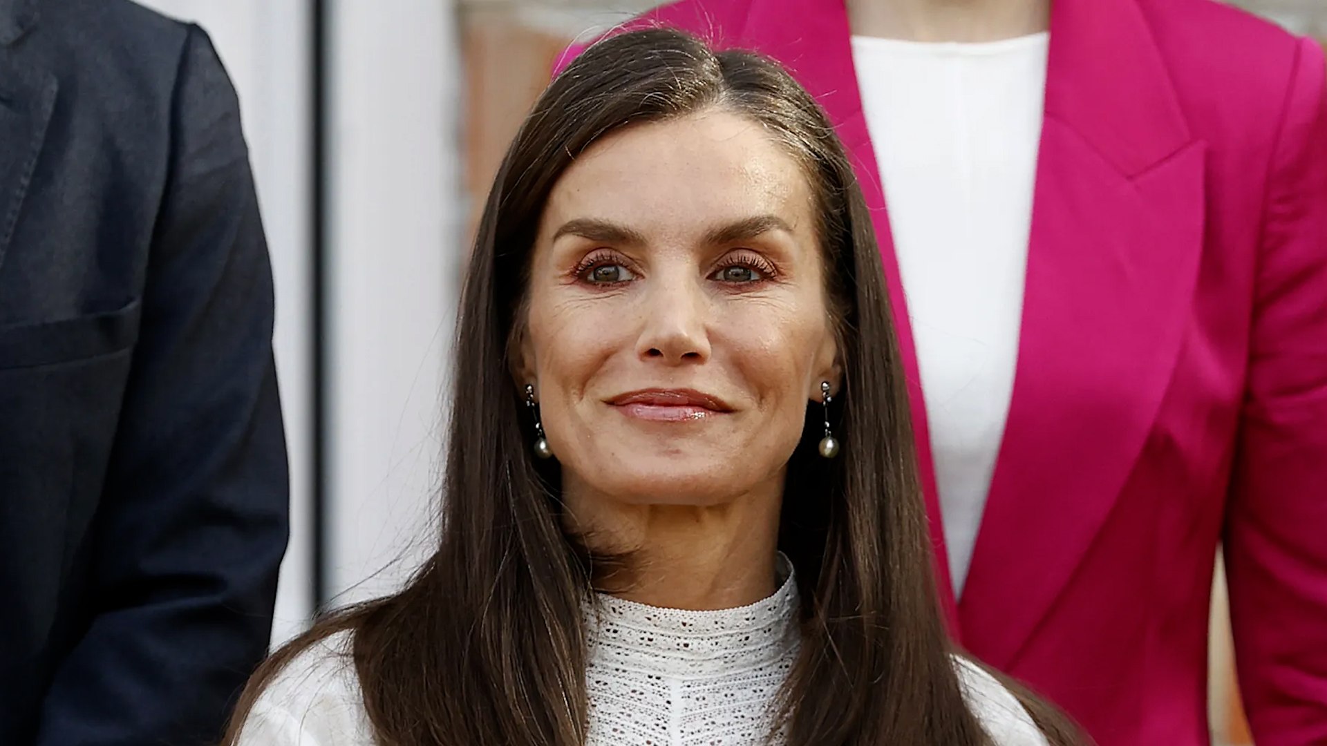 Letizia fusiona lo femenino y lo masculino para varias audiencias en la Zarzuela