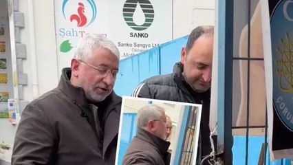 Belediye başkanı esnafa bastonu verdi, gözünü kapattı: Kaldırımdaki duyarsızlığı böyle gösterdi