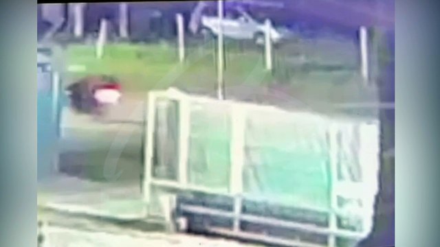 Câmera flagrou motorista na contramão atingindo moto em Colombo