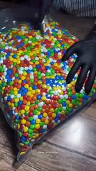 This in Tis Box What is The Thing Of So Many Colors