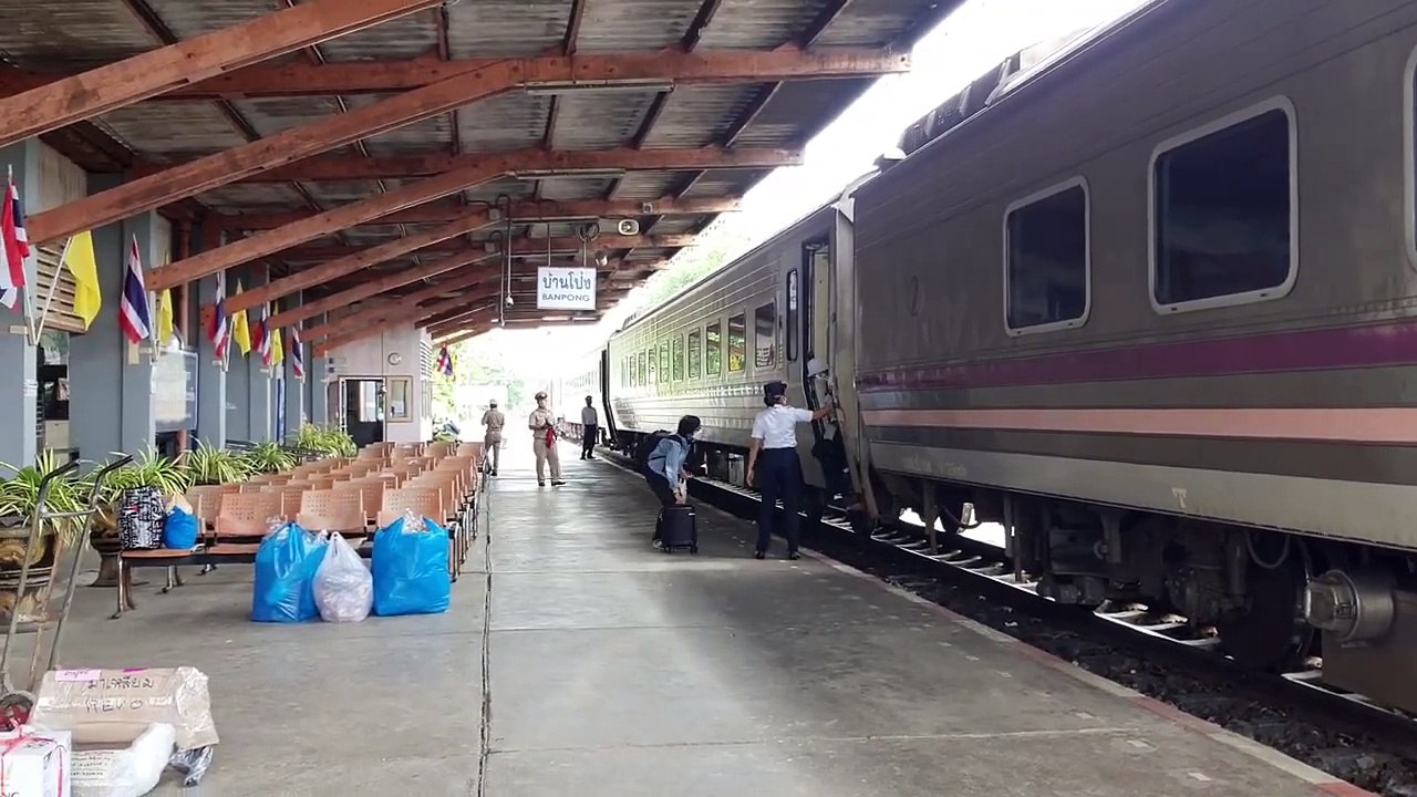 ด่วนพิเศษทักษิณารัถย์ 32 จอดบ้านโป่ง special express train 32