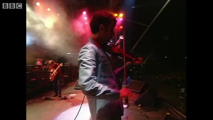 Pulp chante "Common People" en live