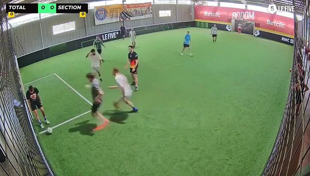 Total - Section Paloise 10/04 à 12:31 - Football Terrain 1 (LeFive Pau)