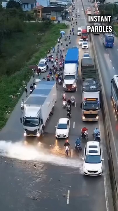 Il place son camion devant la fuite d’eau pour éviter que l’eau atteigne les autres