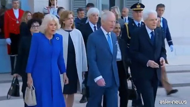 Le Frecce Tricolori nel cielo di Ravenna salutano re Carlo III e la regina Camilla