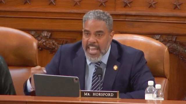 Trump accusé d'avoir manipulé la bourse après son volte-face sur les droits de douane