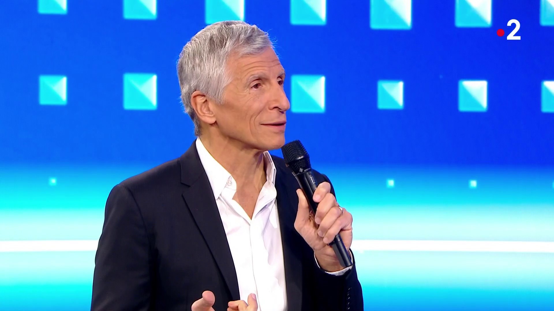 VOICI - "Ça a jeté un froid" : Nagui surpris par la profession d’une  candidate de N’oubliez pas les paroles