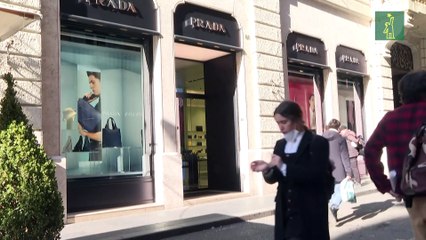 El grupo italiano Prada compra a su rival Versace por 1.250 millones de euros