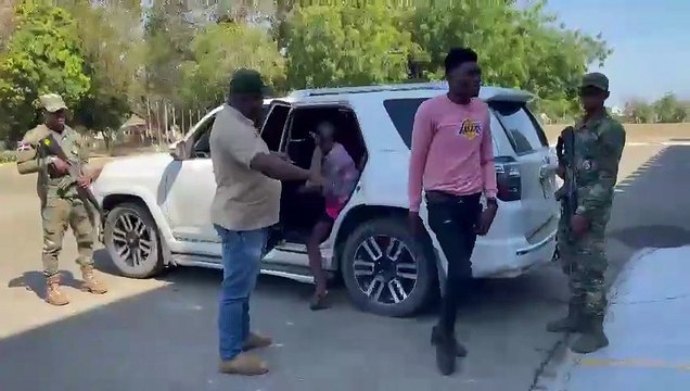 Detienen 14 haitianos indocumentados en Dajabón; se transportaban en una jeepeta