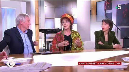 "C’est la fin de l’enfance" : Anny Duperey revient sur l’impact qu’a eu le décès de ses parents durant sa jeunesse (VIDÉO)