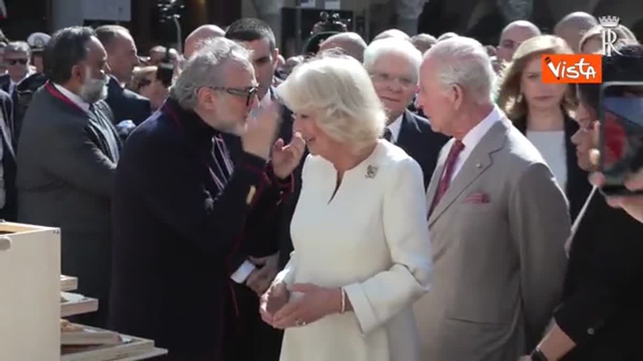 Carlo assaggia l'olio, Camilla fa la pasta fresca, poi «Romagna mia» in piazza: i reali a Ravenna