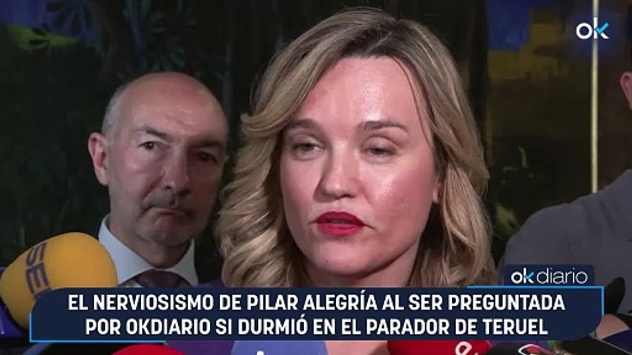 El nerviosismo de Pilar Alegría al ser preguntada por OKDIARIO si durmió en el Parador de Teruel