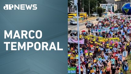 Indígenas se manifestam em frente ao Congresso Nacional
